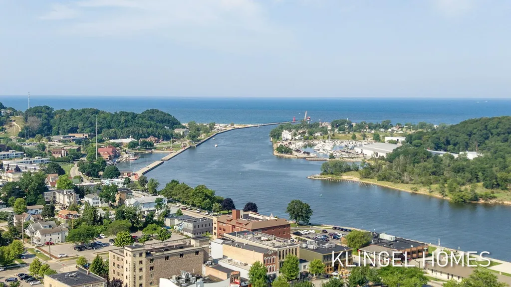 204 N Harbor Avenue Grand Haven City MI 49417