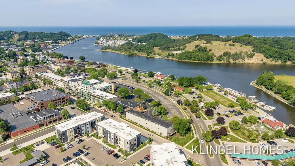 204 N Harbor Avenue Grand Haven City MI 49417