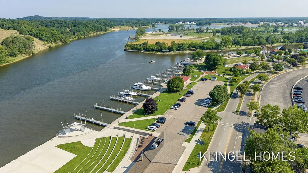 204 N Harbor Avenue Grand Haven City MI 49417