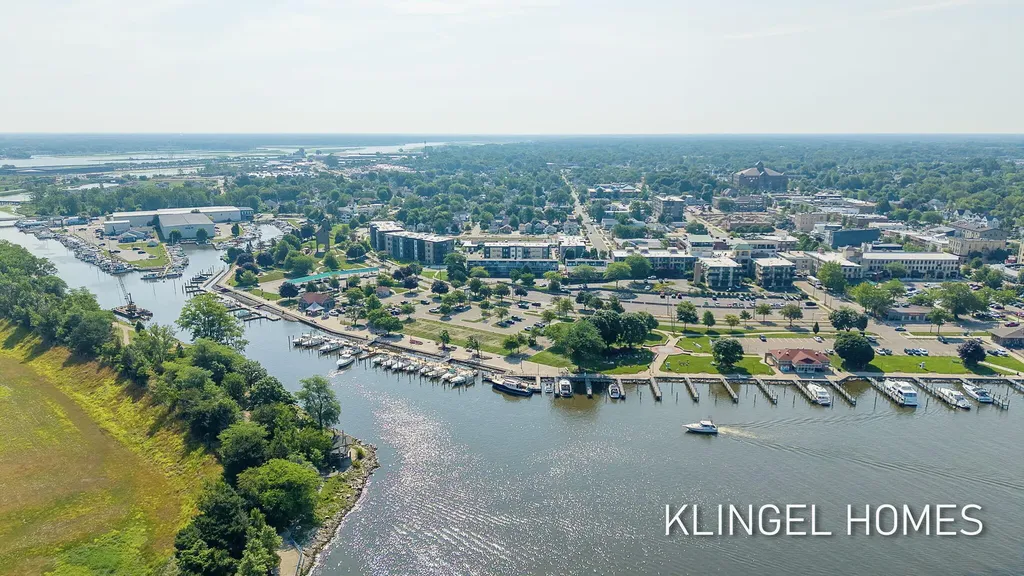 204 N Harbor Avenue Grand Haven City MI 49417