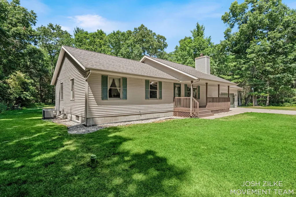 1528 Silver Creek Road Whitehall City MI 49461