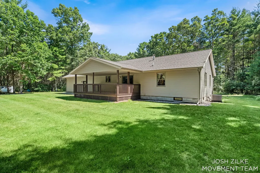 1528 Silver Creek Road Whitehall City MI 49461