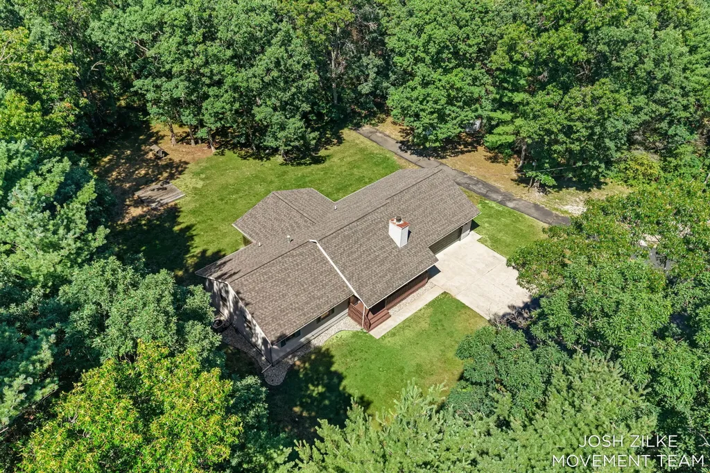 1528 Silver Creek Road Whitehall City MI 49461