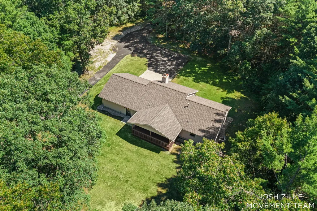 1528 Silver Creek Road Whitehall City MI 49461