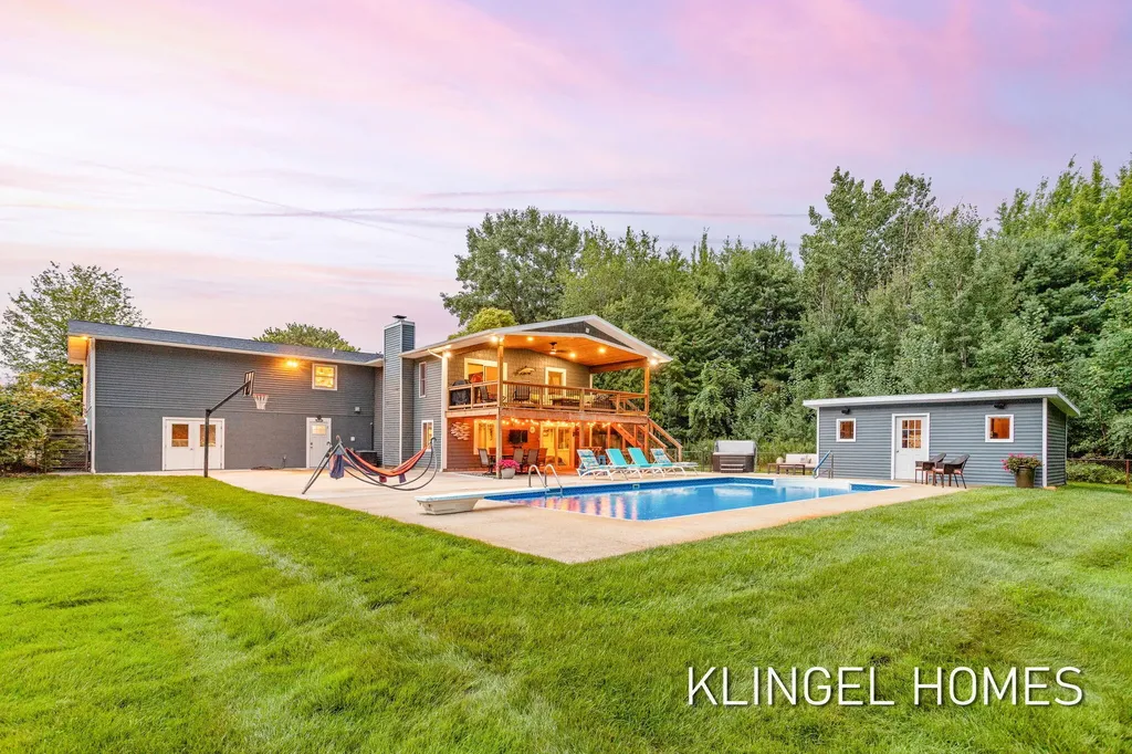16165 148th Avenue Spring Lake Township MI 49456