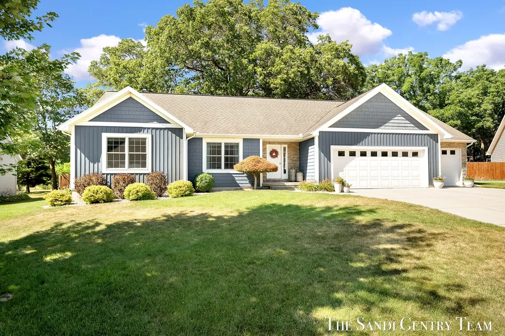 15055 Oakland Street Spring Lake Township MI 49456