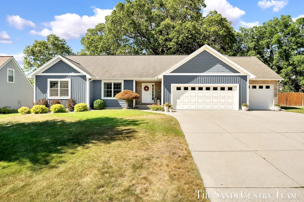 15055 Oakland Street Spring Lake Township MI 49456