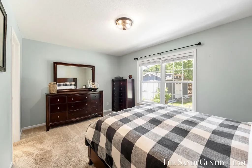 15055 Oakland Street Spring Lake Township MI 49456