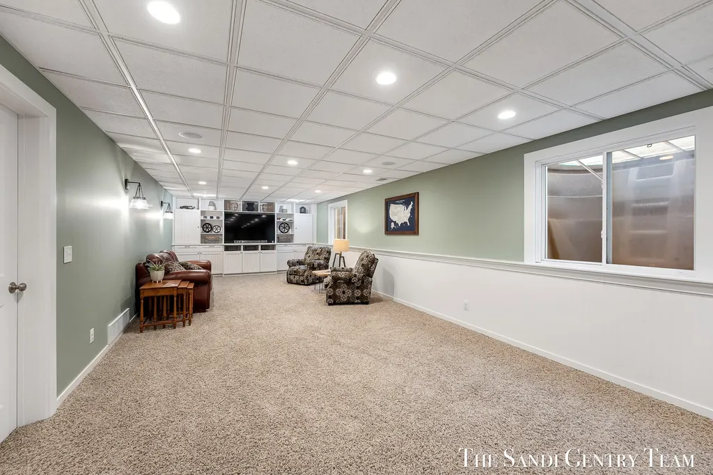 15055 Oakland Street Spring Lake Township MI 49456
