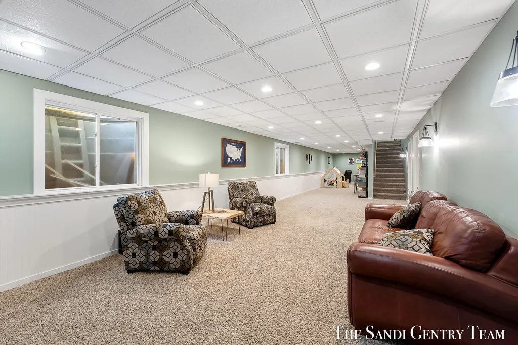 15055 Oakland Street Spring Lake Township MI 49456