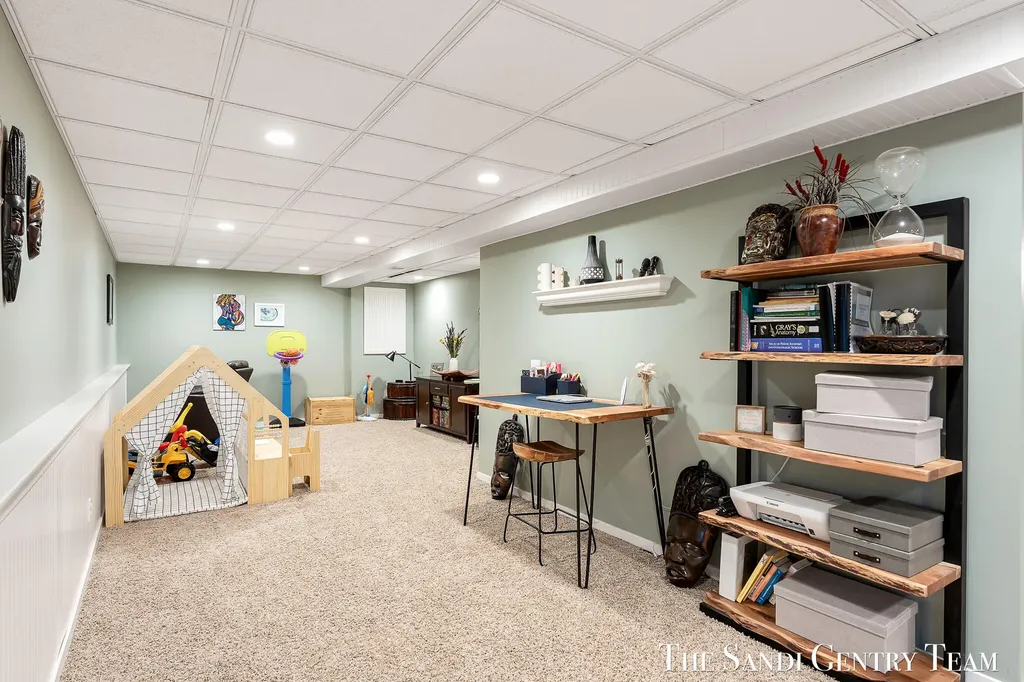 15055 Oakland Street Spring Lake Township MI 49456