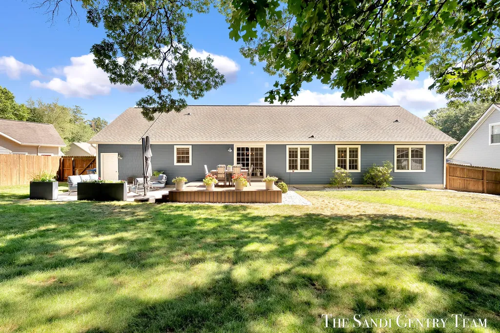 15055 Oakland Street Spring Lake Township MI 49456