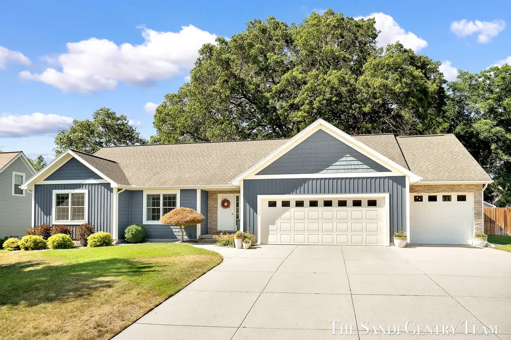 15055 Oakland Street Spring Lake Township MI 49456