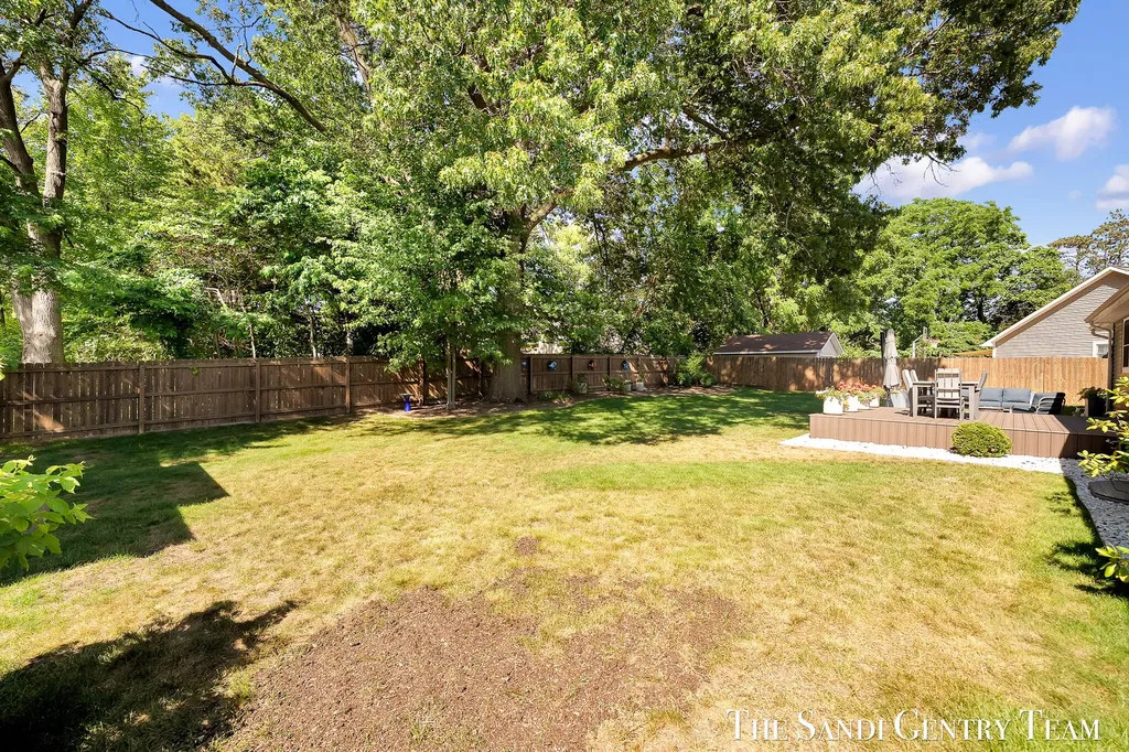 15055 Oakland Street Spring Lake Township MI 49456