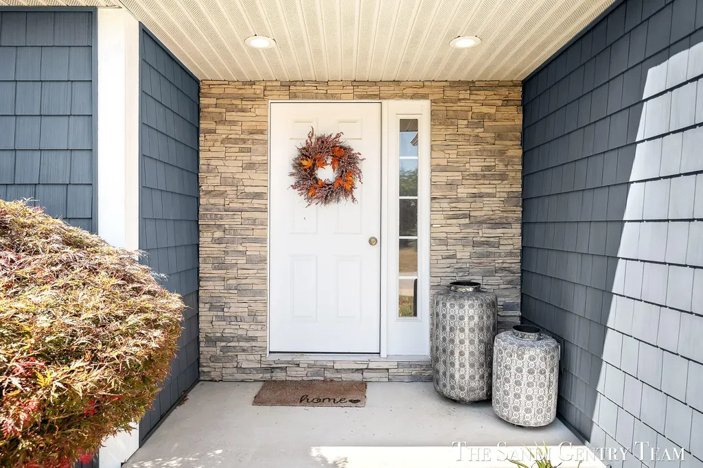 15055 Oakland Street Spring Lake Township MI 49456