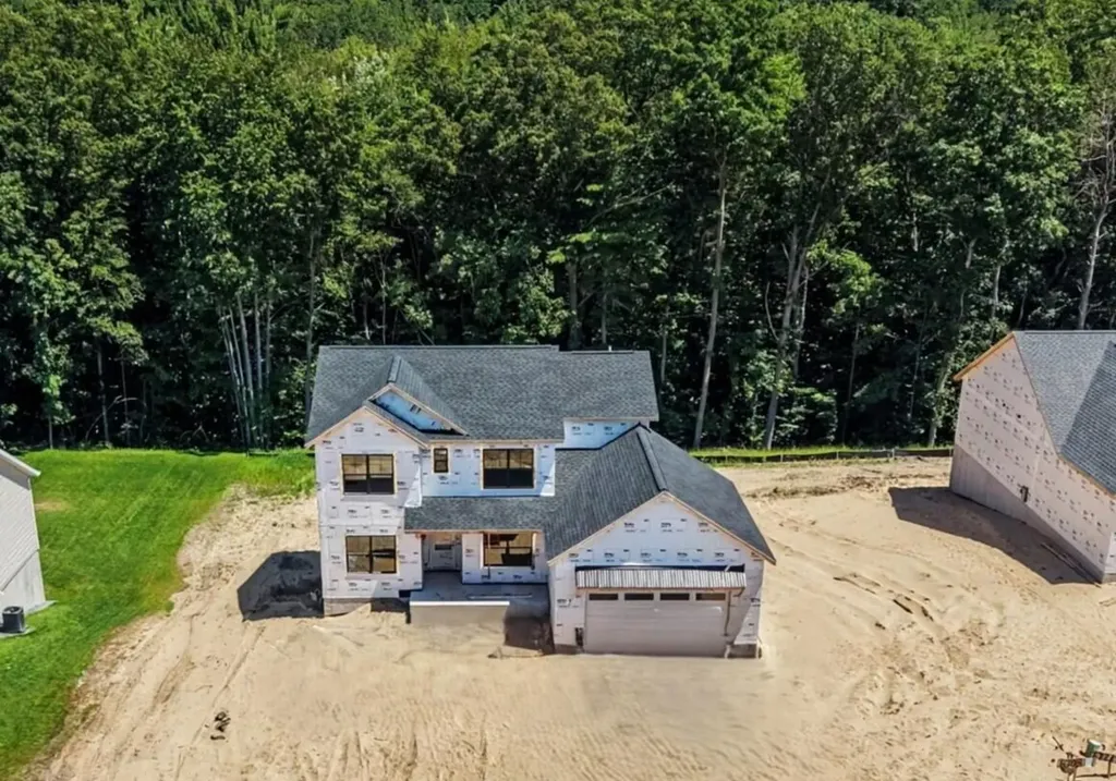 6308 Sturgeon Run Fruitport Charter Township MI 49444