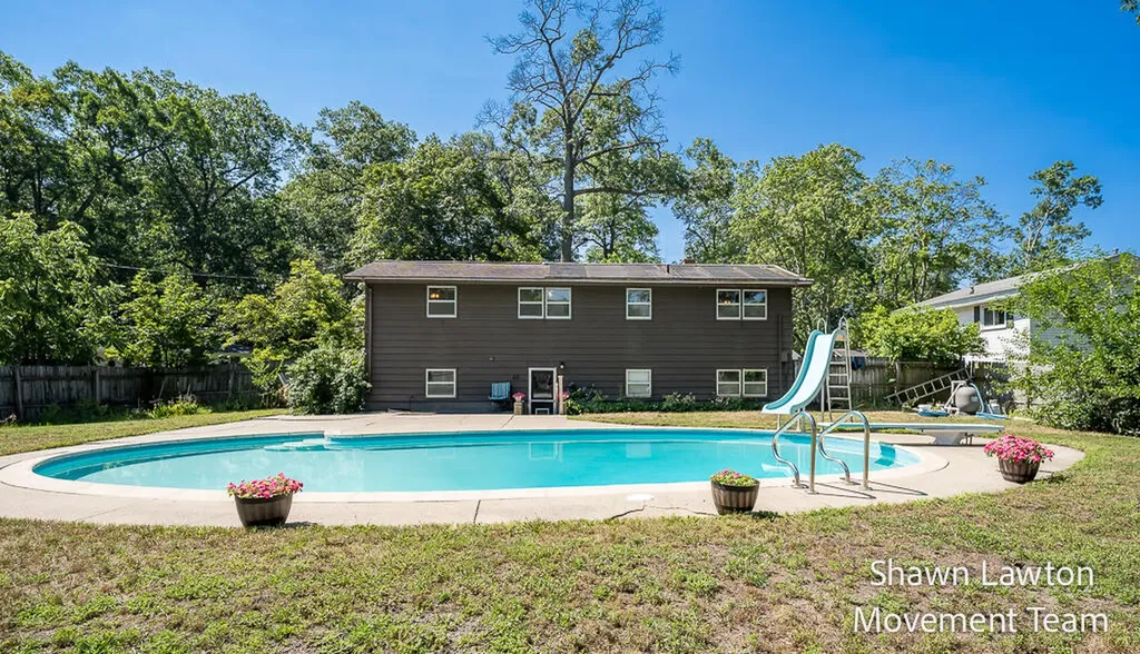 1832 Southwood Avenue Norton Shores City MI 49441