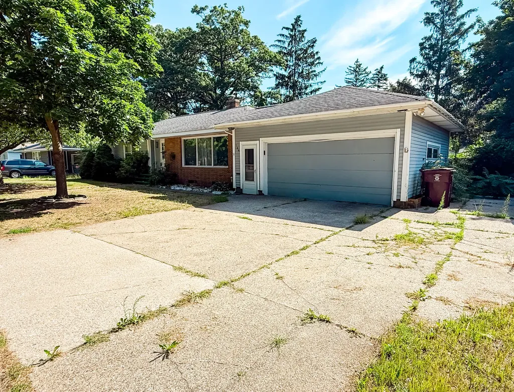 744 S Quarterline Road Muskegon Charter Township MI 49442