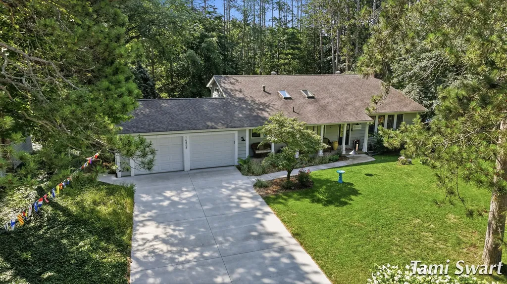 16864 Timber Dunes Drive Grand Haven Charter Township MI 49417