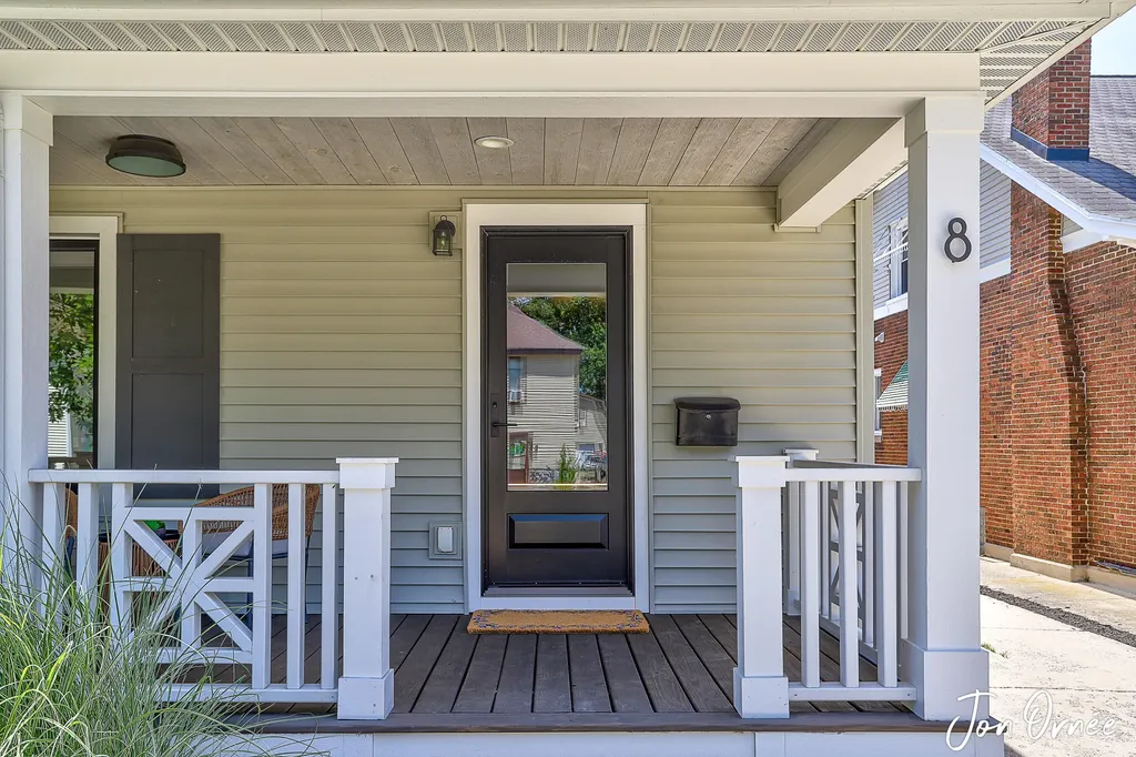 8 E Central Avenue Zeeland City MI 49464
