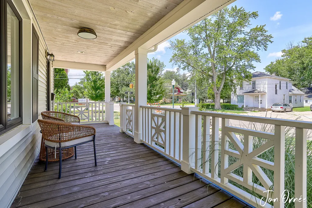 8 E Central Avenue Zeeland City MI 49464