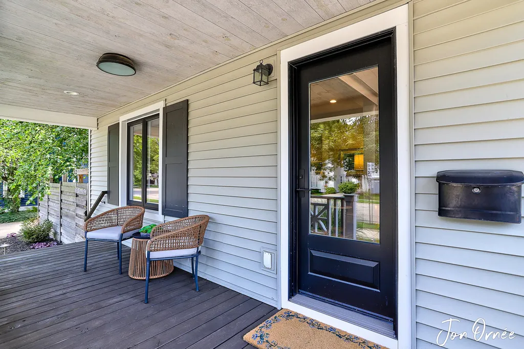8 E Central Avenue Zeeland City MI 49464