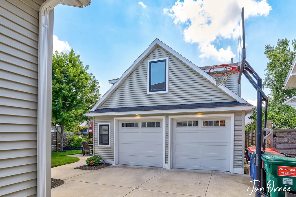 8 E Central Avenue Zeeland City MI 49464