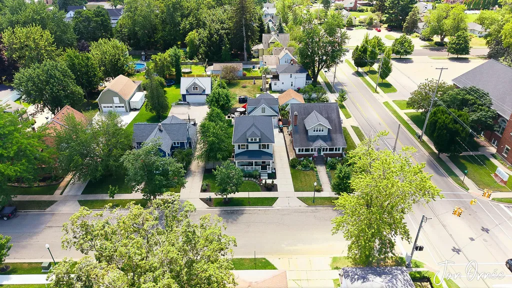 8 E Central Avenue Zeeland City MI 49464
