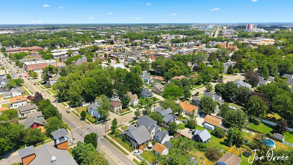 8 E Central Avenue Zeeland City MI 49464