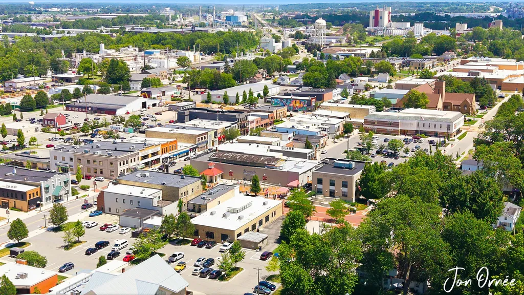 8 E Central Avenue Zeeland City MI 49464