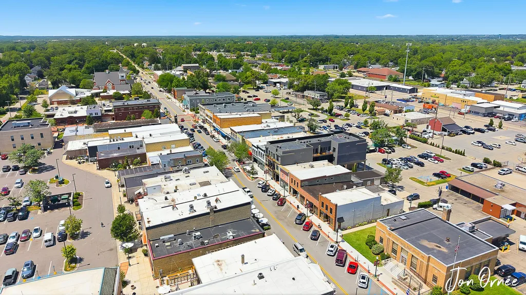 8 E Central Avenue Zeeland City MI 49464