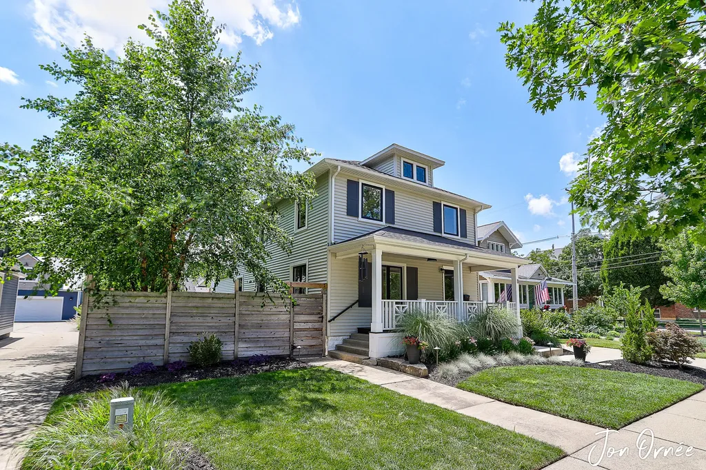 8 E Central Avenue Zeeland City MI 49464