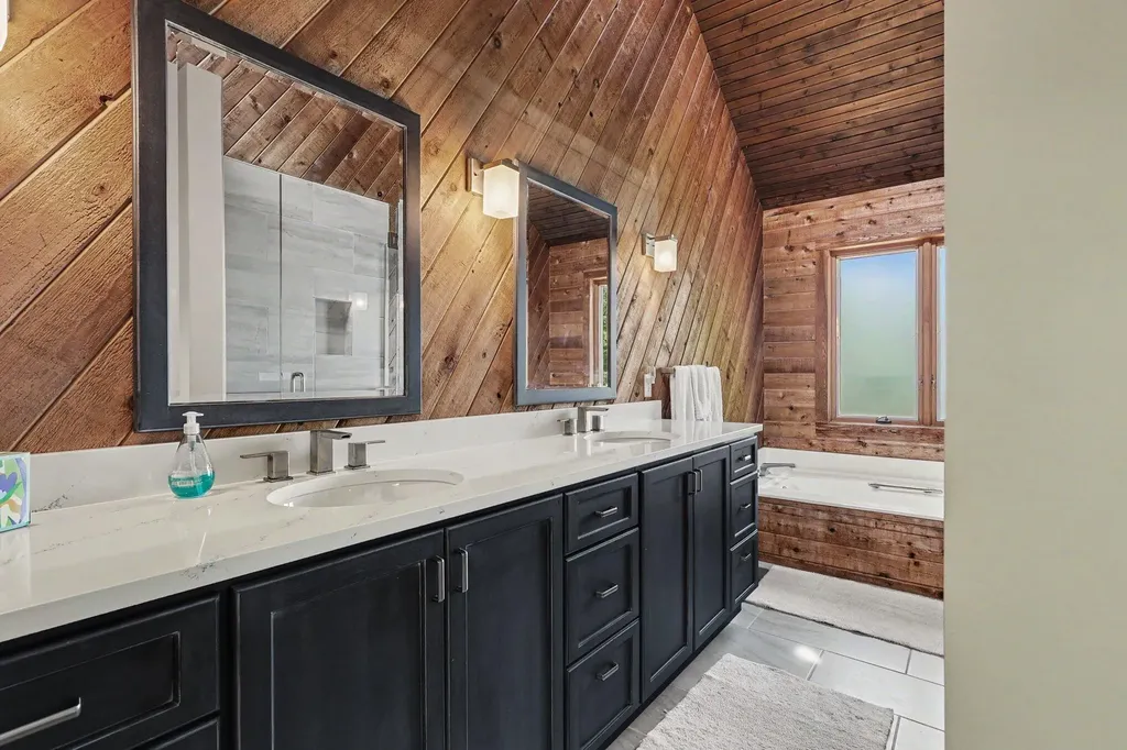 18240 N Shore Estates Road Spring Lake Township MI 49456