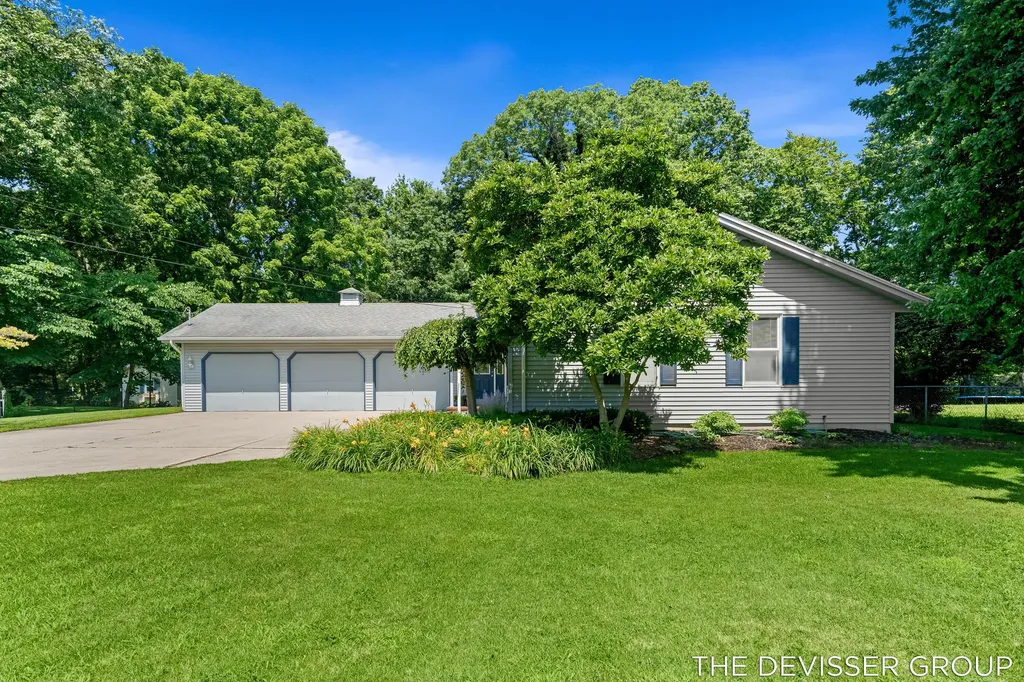 14289 Essenburg Drive Holland Charter Township MI 49424