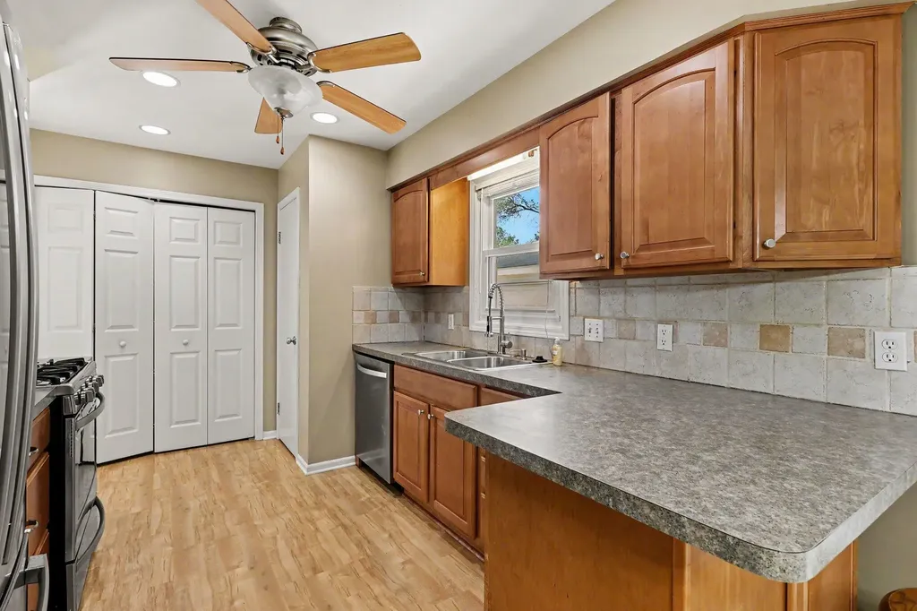 1924 Plymouth Terrace SE Grand Rapids City MI 49506