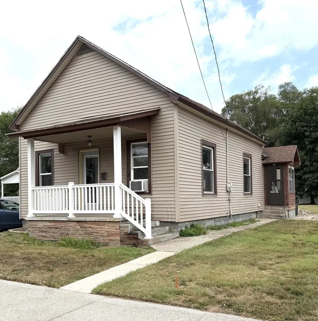 52 Iona Avenue Muskegon City MI 49442