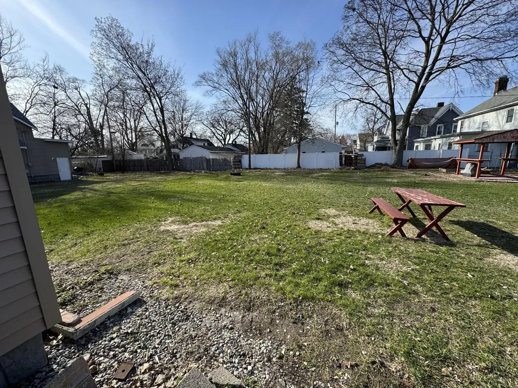 52 Iona Avenue Muskegon City MI 49442