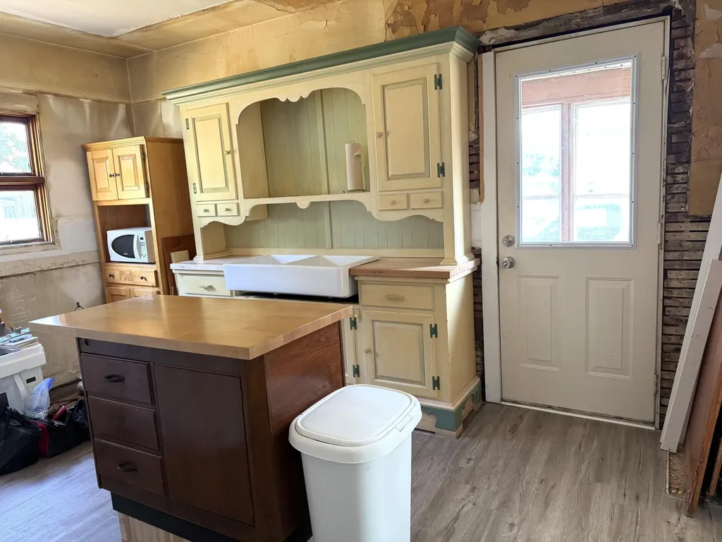 52 Iona Avenue Muskegon City MI 49442