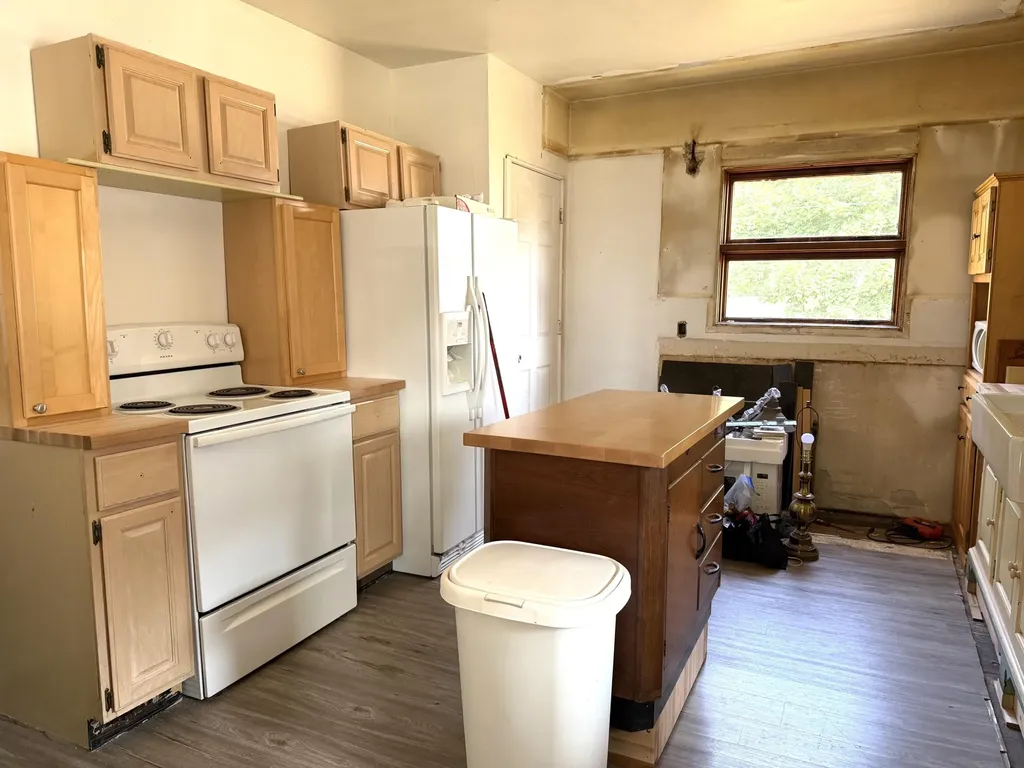 52 Iona Avenue Muskegon City MI 49442
