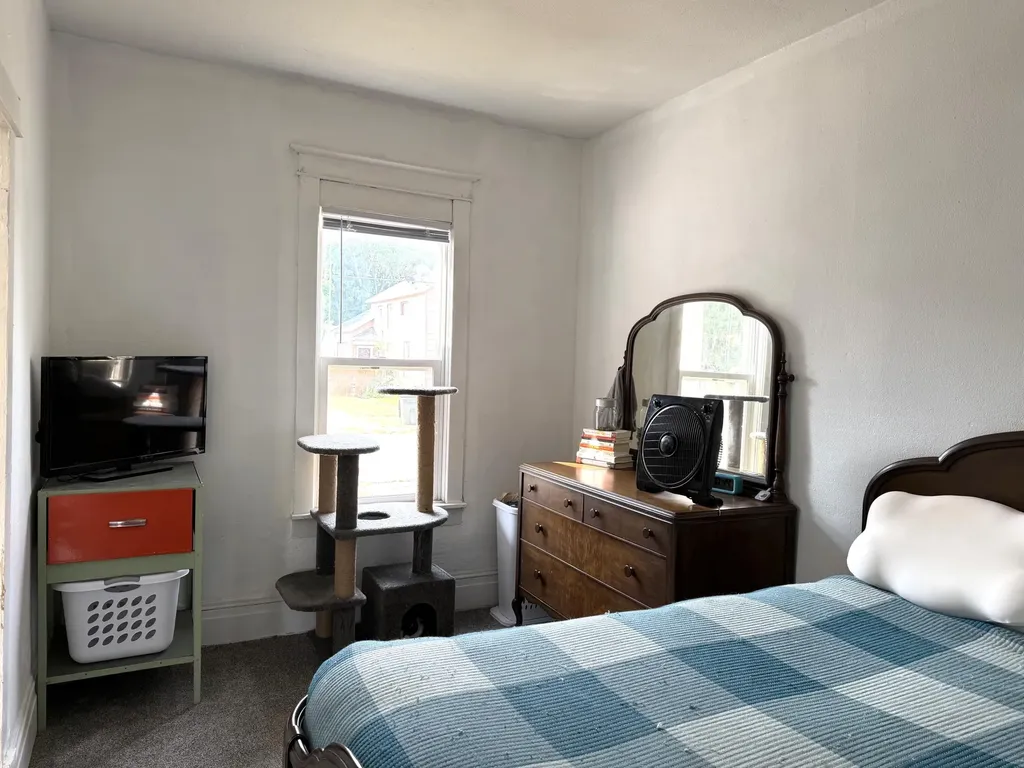 52 Iona Avenue Muskegon City MI 49442