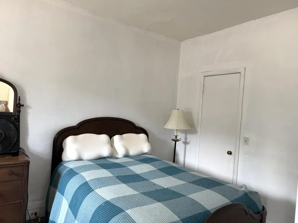 52 Iona Avenue Muskegon City MI 49442