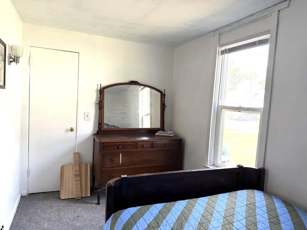 52 Iona Avenue Muskegon City MI 49442