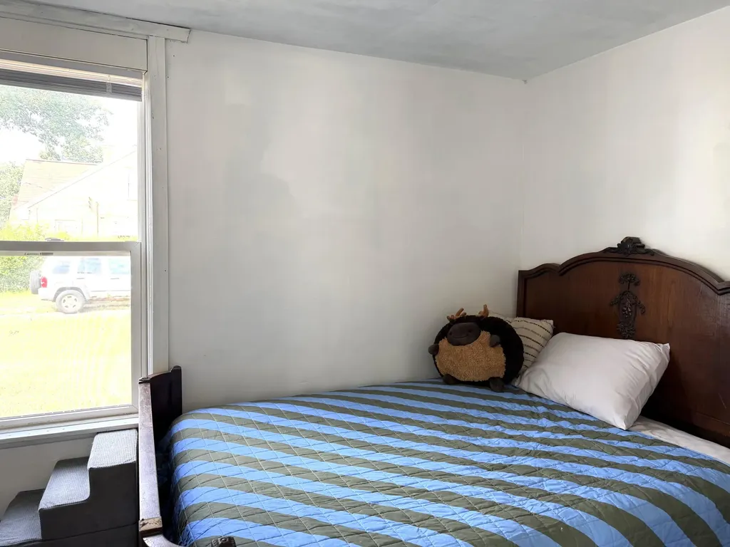 52 Iona Avenue Muskegon City MI 49442