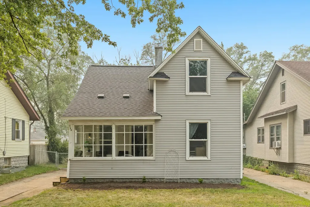 354 W 17th Street Holland City MI 49423
