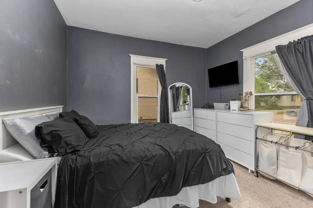 354 W 17th Street Holland City MI 49423