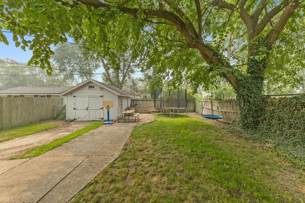 354 W 17th Street Holland City MI 49423