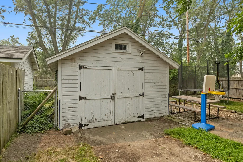 354 W 17th Street Holland City MI 49423