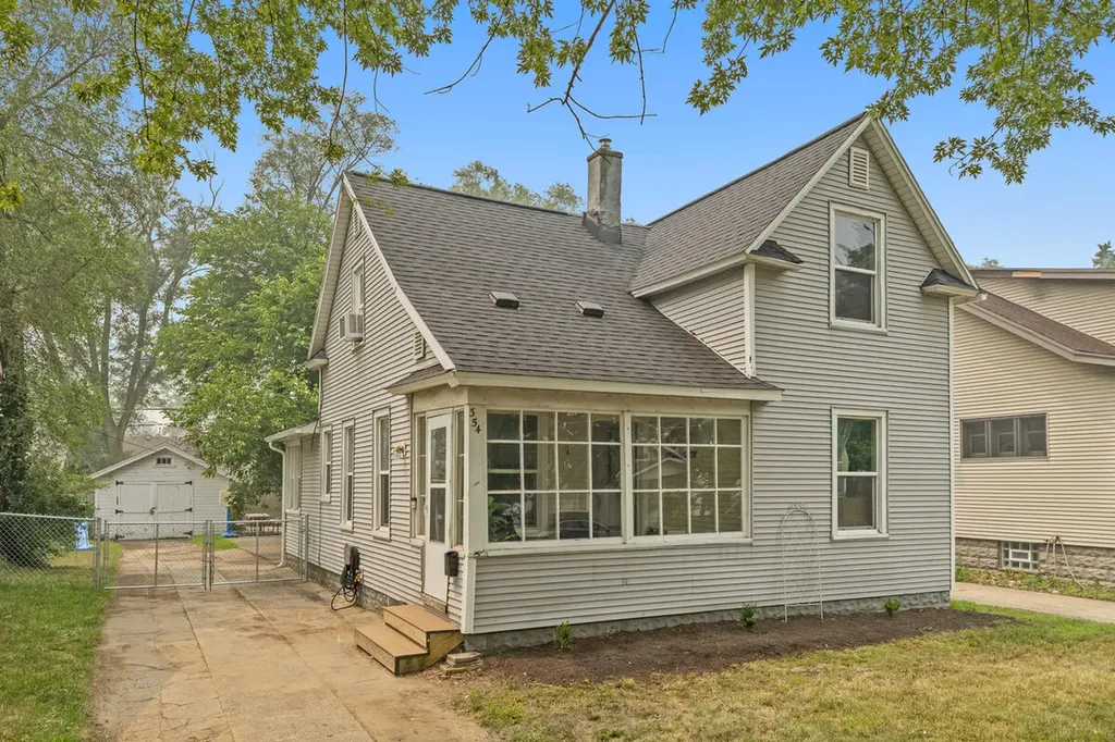 354 W 17th Street Holland City MI 49423