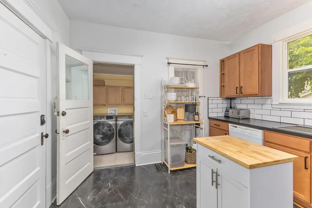354 W 17th Street Holland City MI 49423