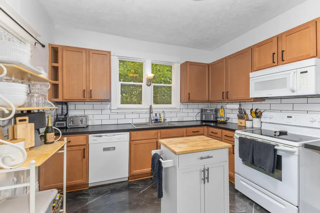 354 W 17th Street Holland City MI 49423